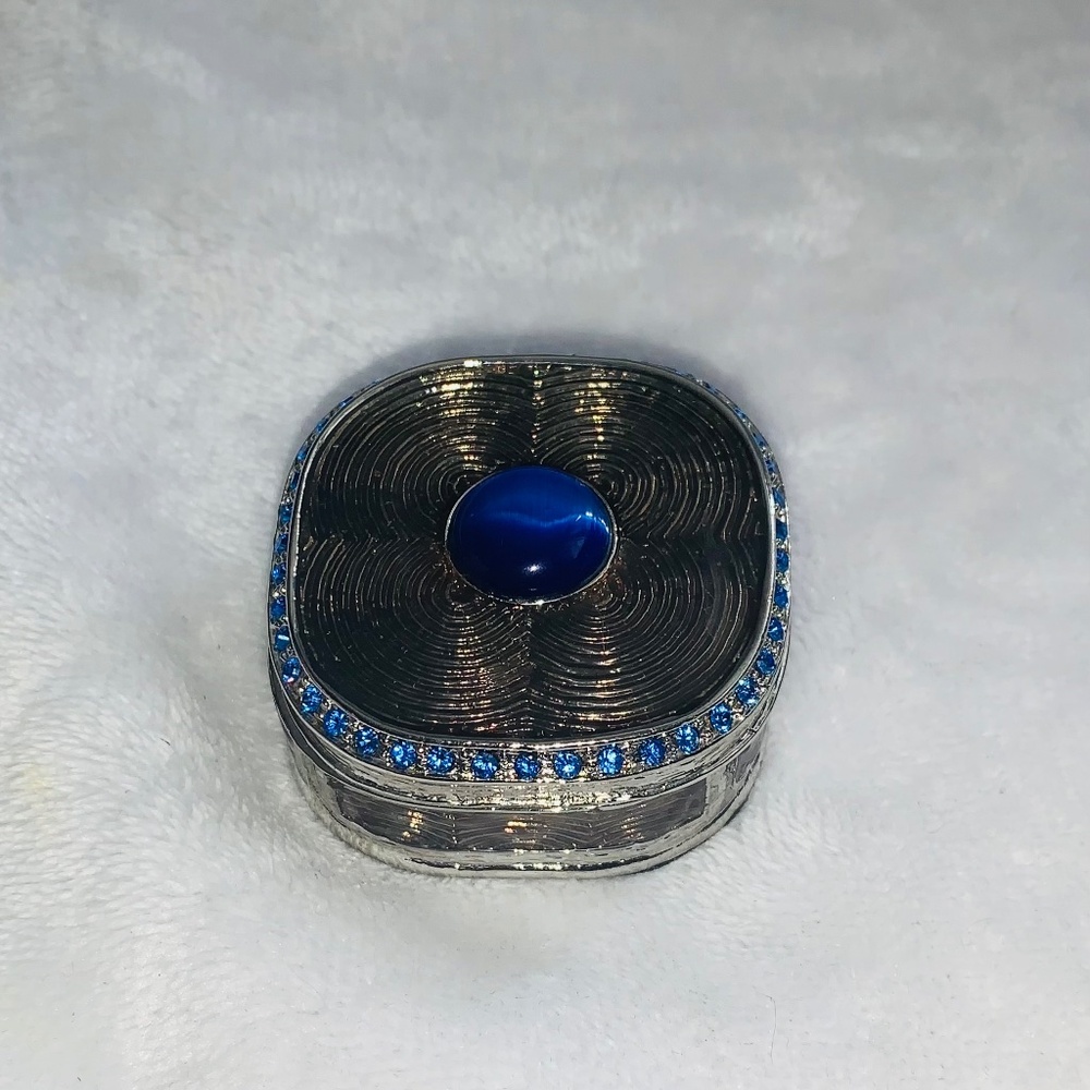 Beautuful Blue trinket box - Picture 1 of 5